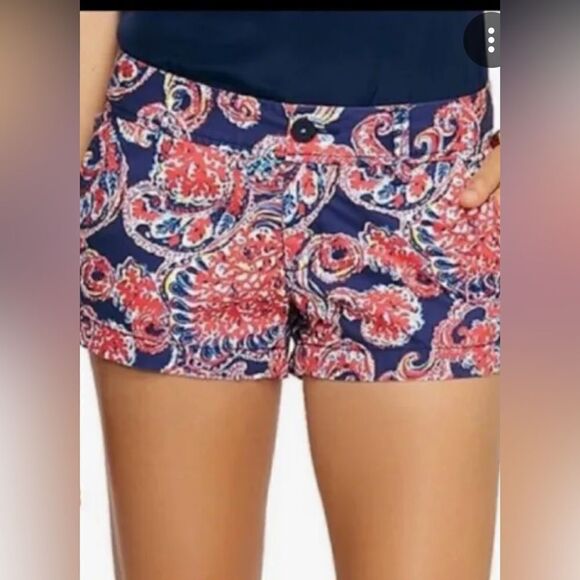 Lilly Pulitzer Pants - Lilly Pulitzer The Walsh Short. Navy/red/multi fleur de lis print. Size 00.